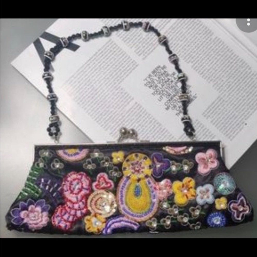 Max Mayer Beaded Sequined Embroidered handbag Prom clutch a kiss closure